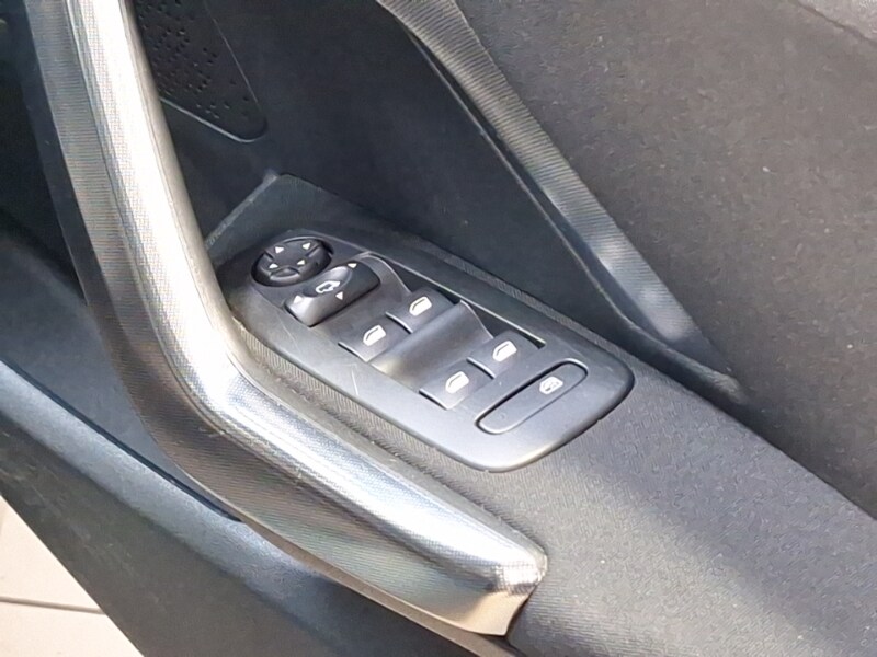 Used Peugeot 2008 2017 for sale - 78126258: Photo 14