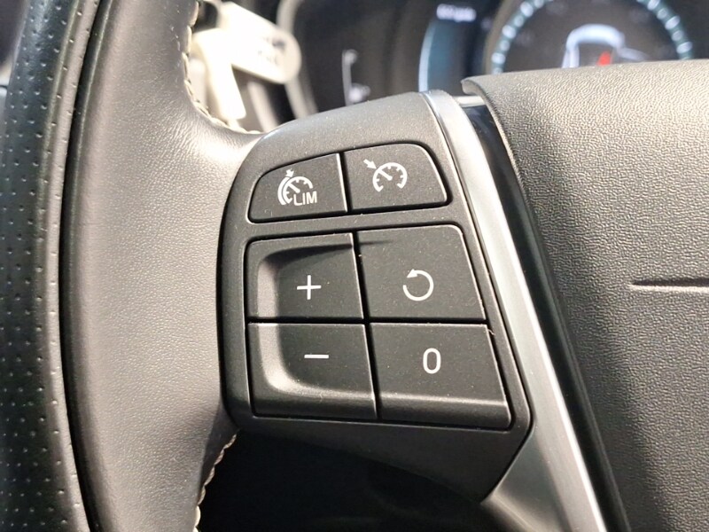 Used Volvo V40 2018 for sale - 77278144: Photo 17