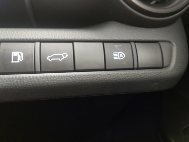 Used Toyota C-HR 2024 for sale - 76354594: Photo 18