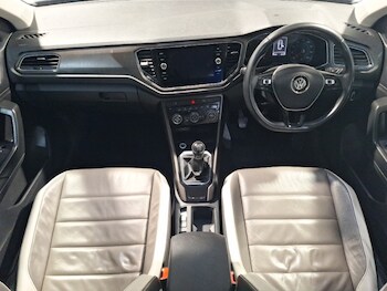 Used Volkswagen T-Roc 2019 for sale - 76502323: Photo