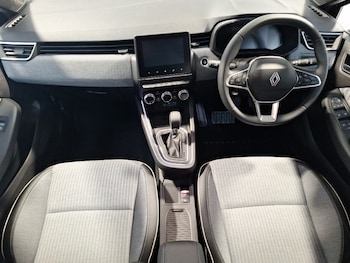 Used Renault Clio 2025 for sale - 76301710: Photo