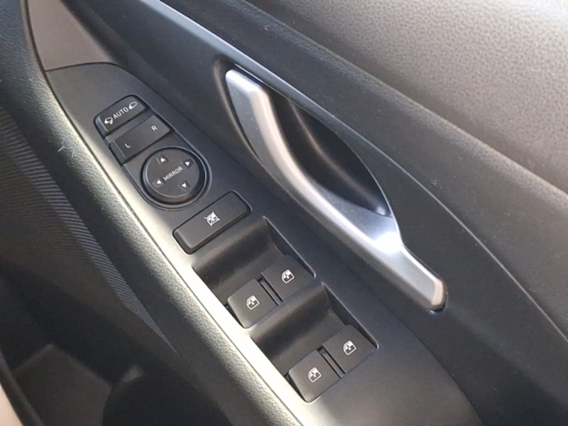 Used Hyundai i30 2018 for sale - 76602614: Photo 14