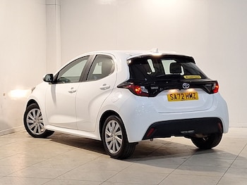 Used Toyota Yaris 2022 for sale - 76699876: Photo