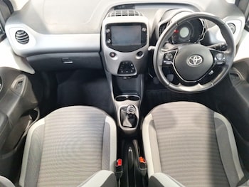 Used Toyota AYGO 2019 for sale - 76213682: Photo 2