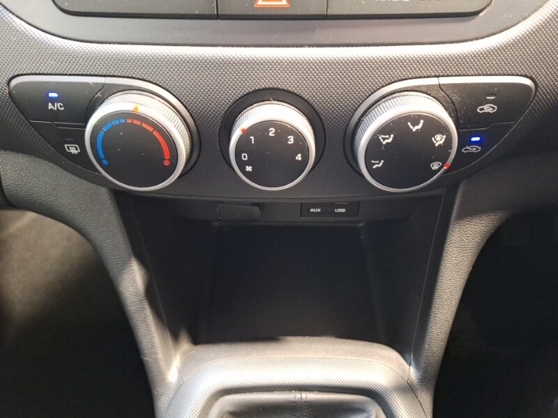 Used Hyundai i10 2018 for sale - 77832314: Photo 11