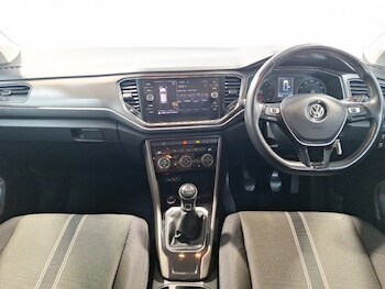 Used Volkswagen T-Roc 2018 for sale - 77947763: Photo