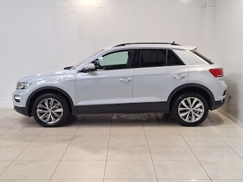 Used Volkswagen T-Roc 2018 for sale - 77947763: Photo