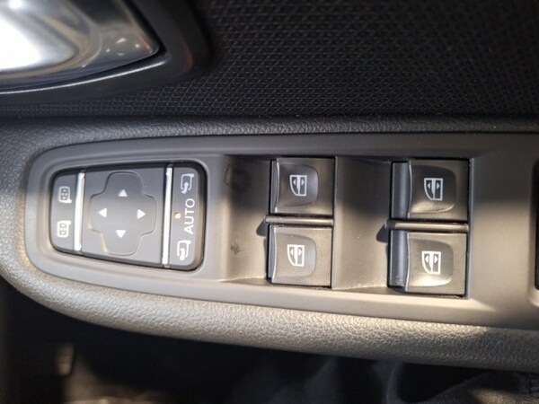 Used Renault Clio 2019 for sale - 76229987: Photo 14