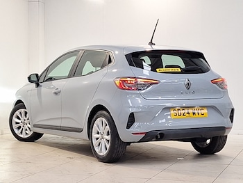 Used Renault Clio 2024 for sale - 78203169: Photo