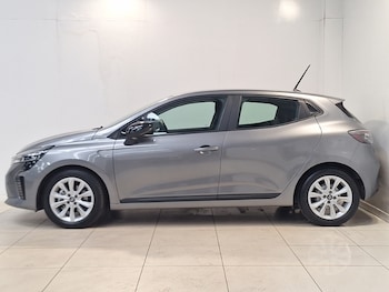 Used Renault Clio 2023 for sale - 78747429: Photo