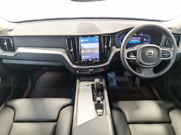 Used Volvo XC60 2023 for sale - 75652396: Photo 2
