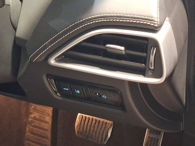 Used Jaguar XE 2017 for sale - 77304215: Photo 15