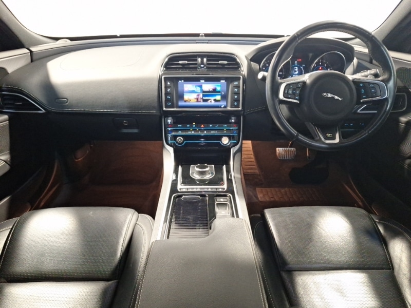 Used Jaguar XE 2017 for sale - 77304215: Photo 2