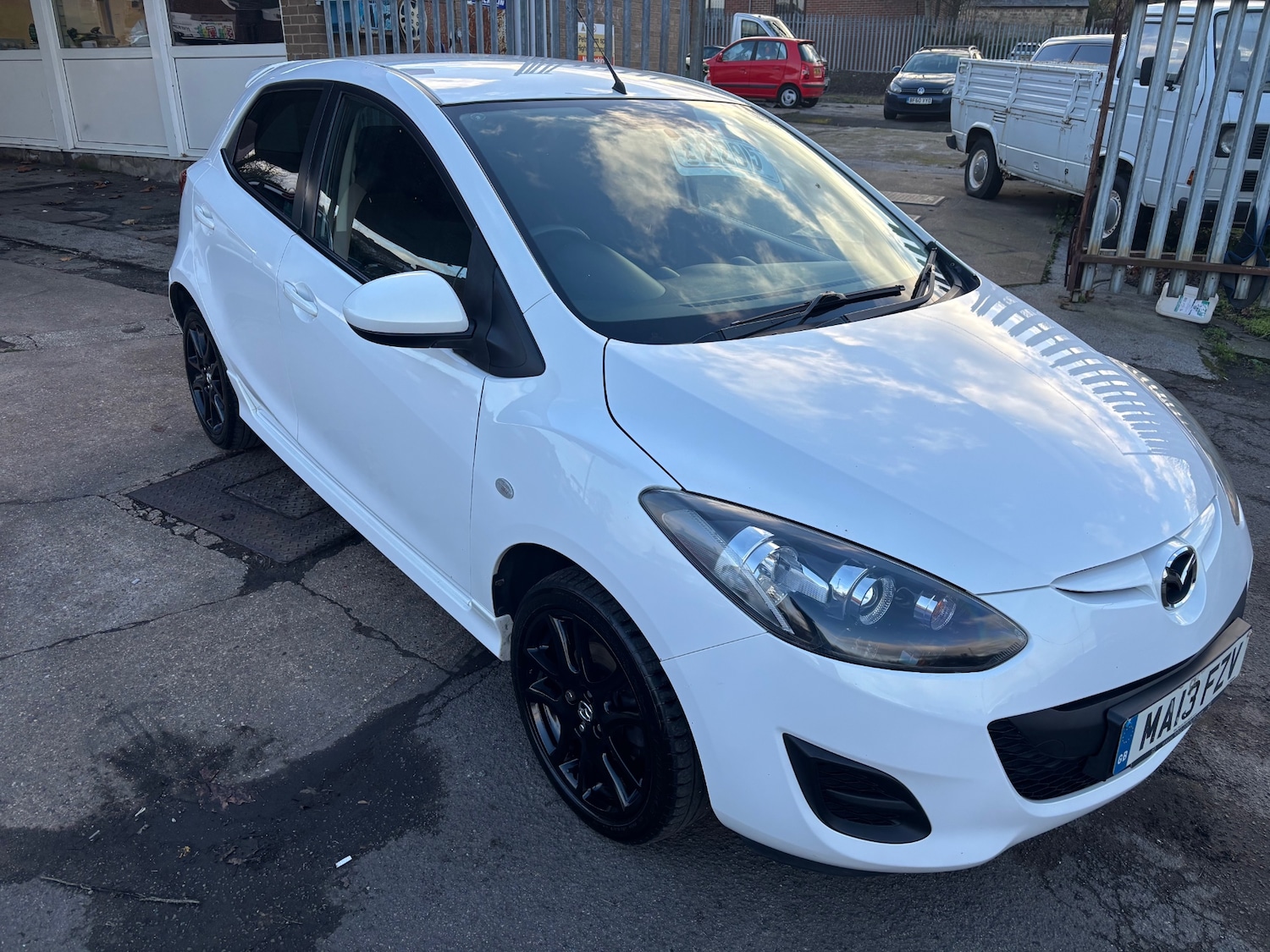 Used Mazda Mazda2 2013 for sale - 76905847: Photo 2