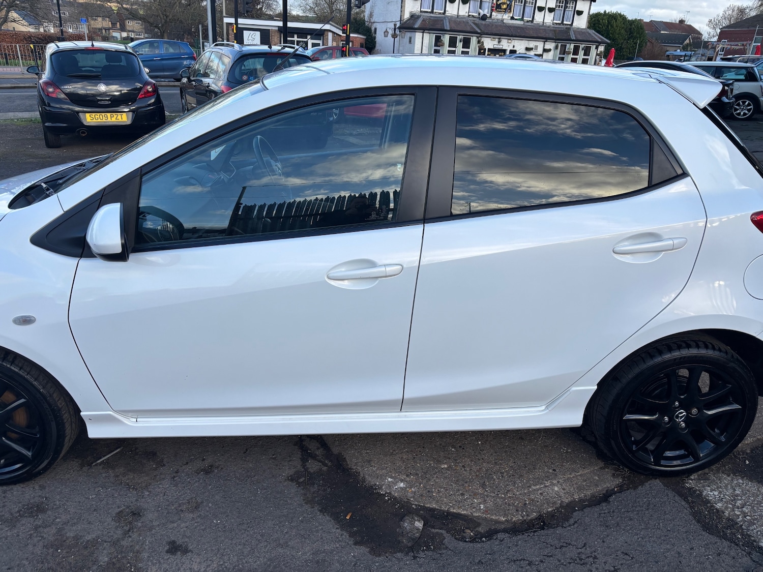 Used Mazda Mazda2 2013 for sale - 76905847: Photo 4