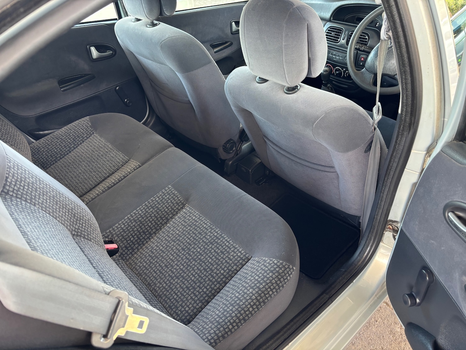 Renault Megane 2002 (02) - 1.6 16V Expression 5dr - Image 13