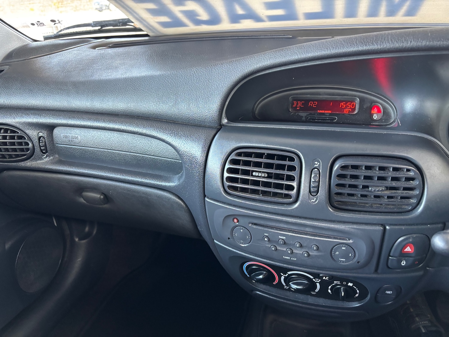 Renault Megane 2002 (02) - 1.6 16V Expression 5dr - Image 19