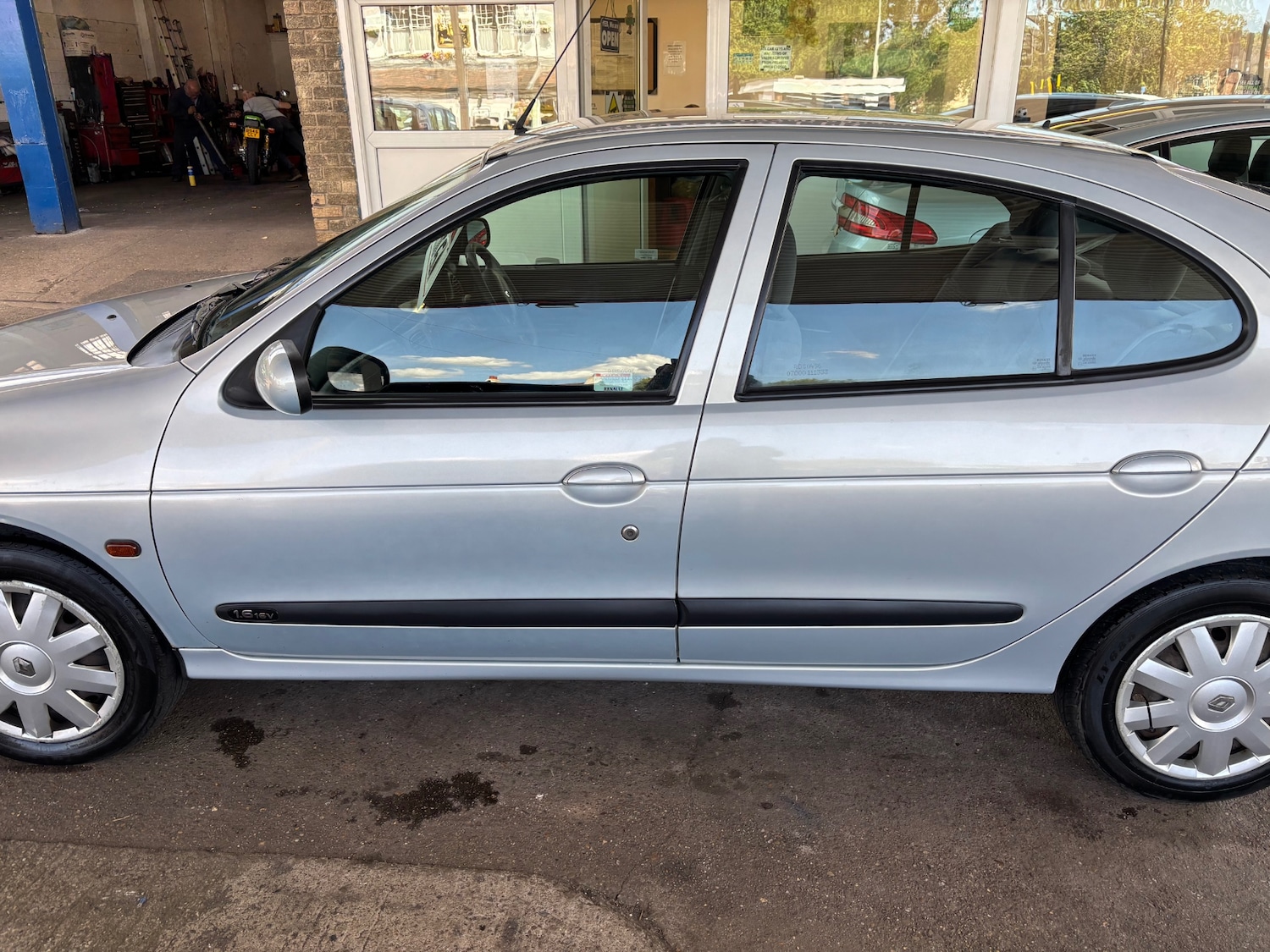 Renault Megane 2002 (02) - 1.6 16V Expression 5dr - Image 4