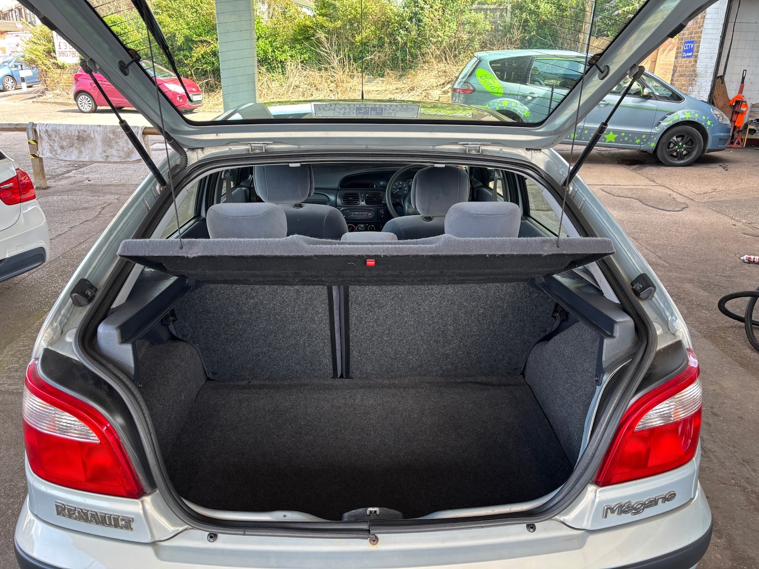 Renault Megane 2002 (02) - 1.6 16V Expression 5dr - Image 9
