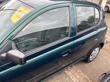 Used Toyota Yaris 2002 for sale - 79283122: Photo