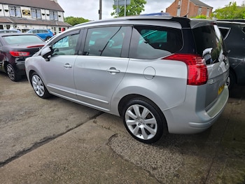 Used Peugeot 5008 2012 for sale - 78553937: Photo
