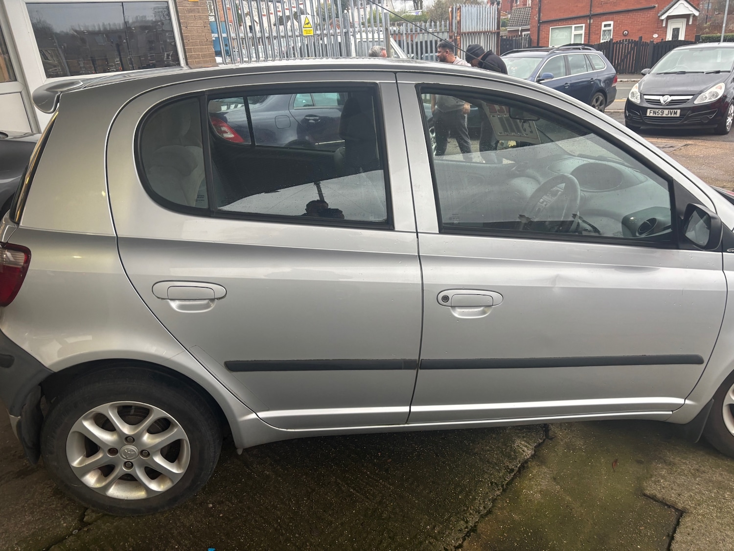 Used Toyota Yaris 2001 for sale - 77297107: Photo 8