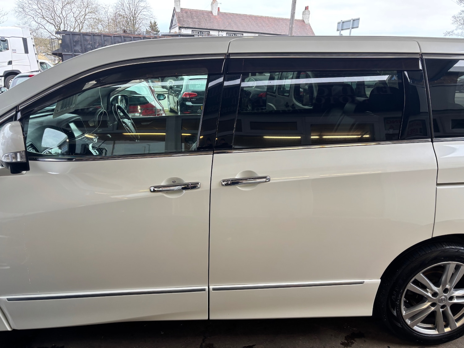 Used Nissan Elgrand 2022 for sale - 78092932: Photo 4