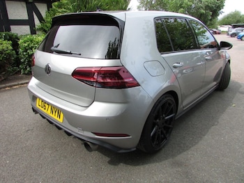 Used Volkswagen Golf 2017 for sale - 76126560: Photo 2