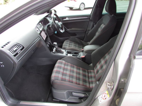 Used Volkswagen Golf 2017 for sale - 76126560: Photo 6
