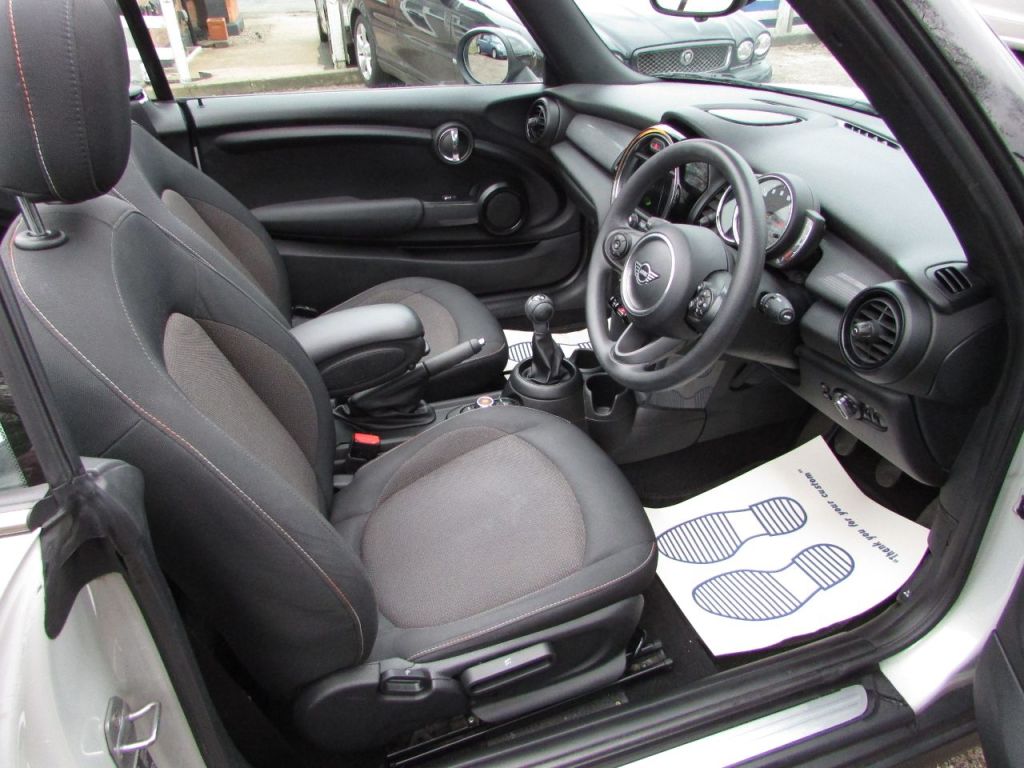 Used MINI Convertible 2019 for sale - 78123889: Photo 7