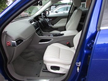 Used Jaguar F-Pace 2018 for sale - 75427202: Photo