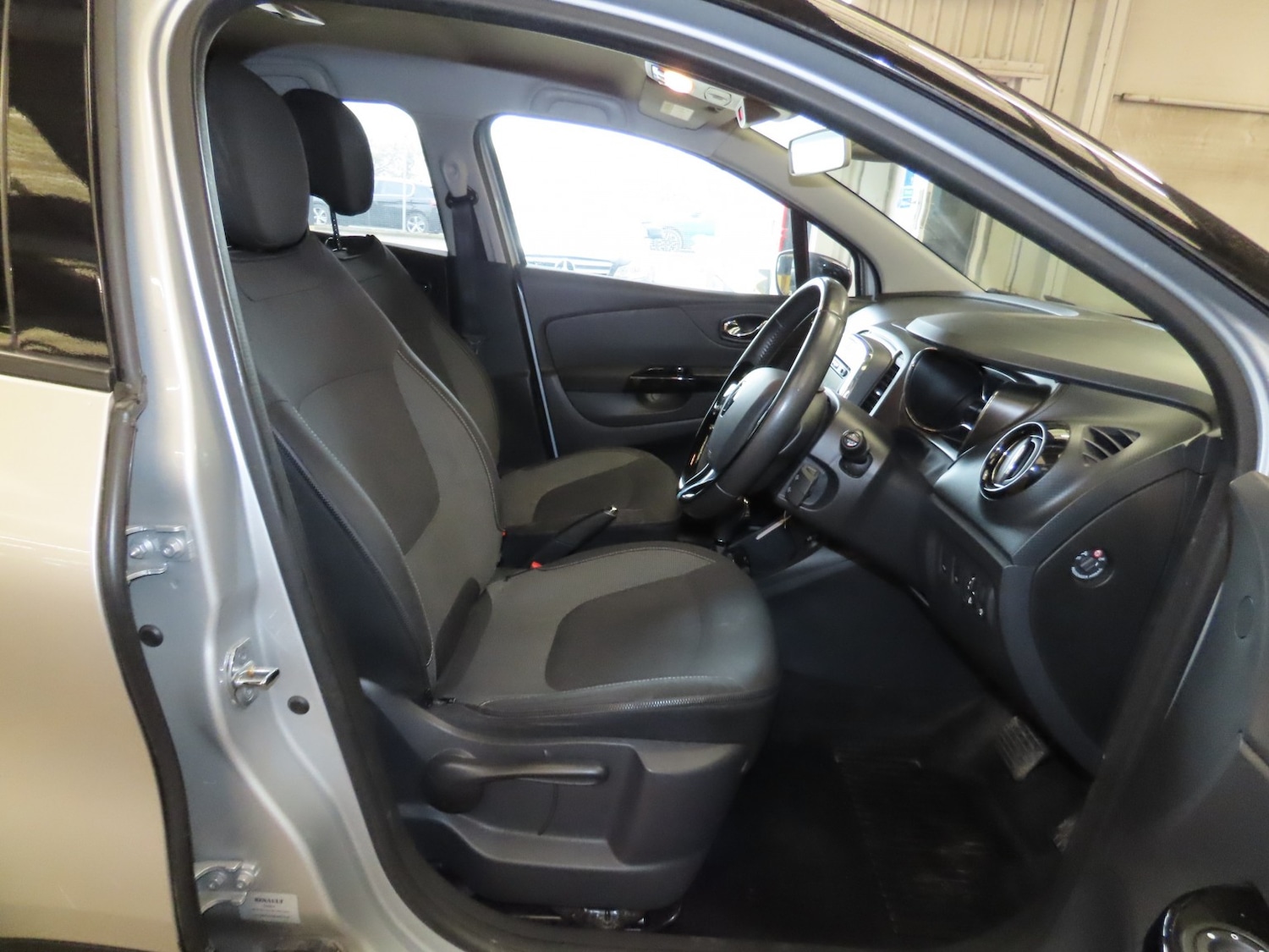 Used Renault Captur 2015 for sale - 78045692: Photo 19