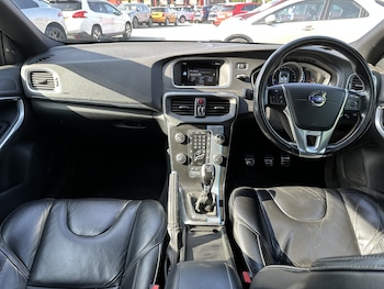 Used Volvo V40 2015 for sale - 78770177: Photo