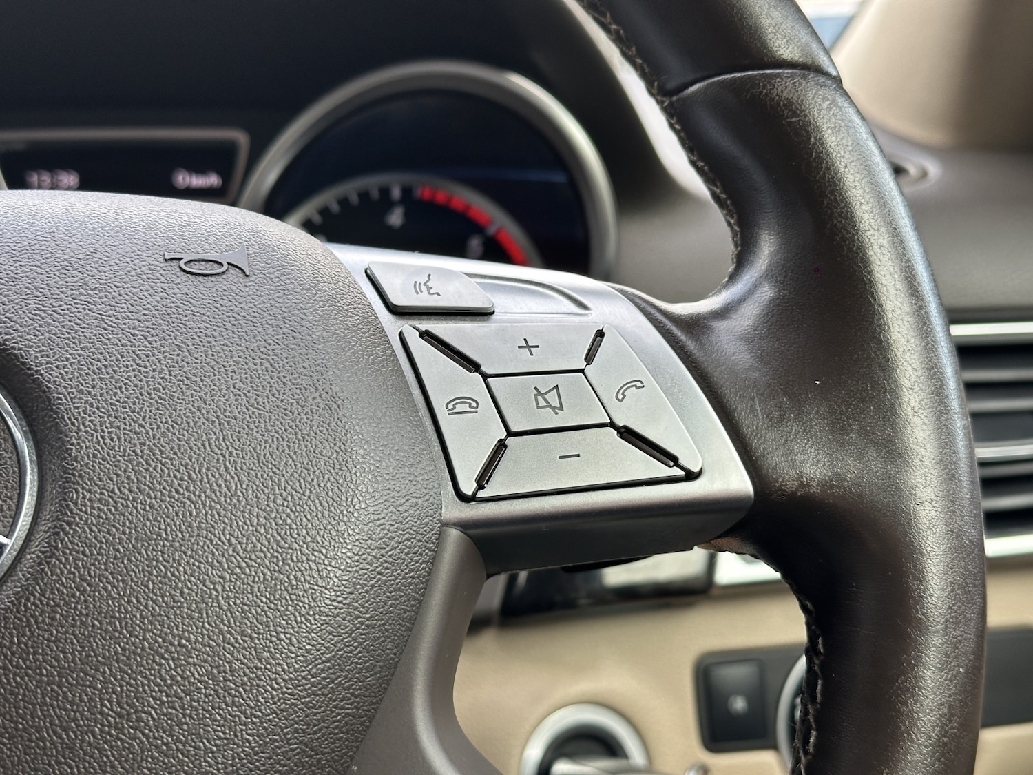 Used Mercedes-Benz M Class 2012 for sale - 76945621: Photo 29