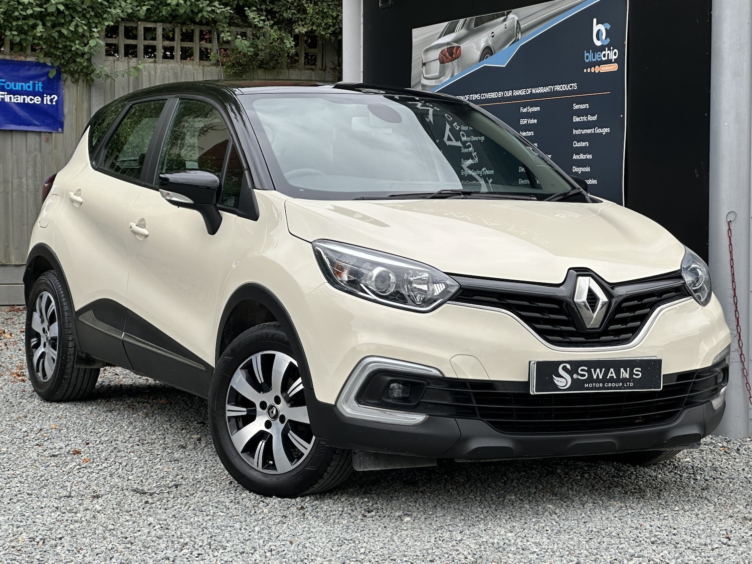Used Renault Captur 2019 for sale - 76945563: Photo 2