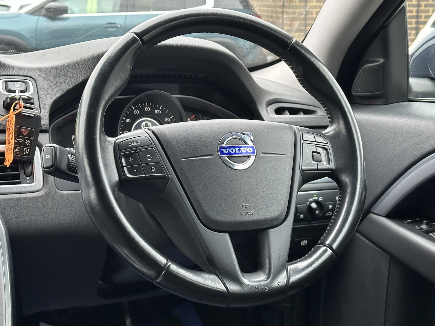 Used Volvo V70 2015 for sale - 77329286: Photo 24