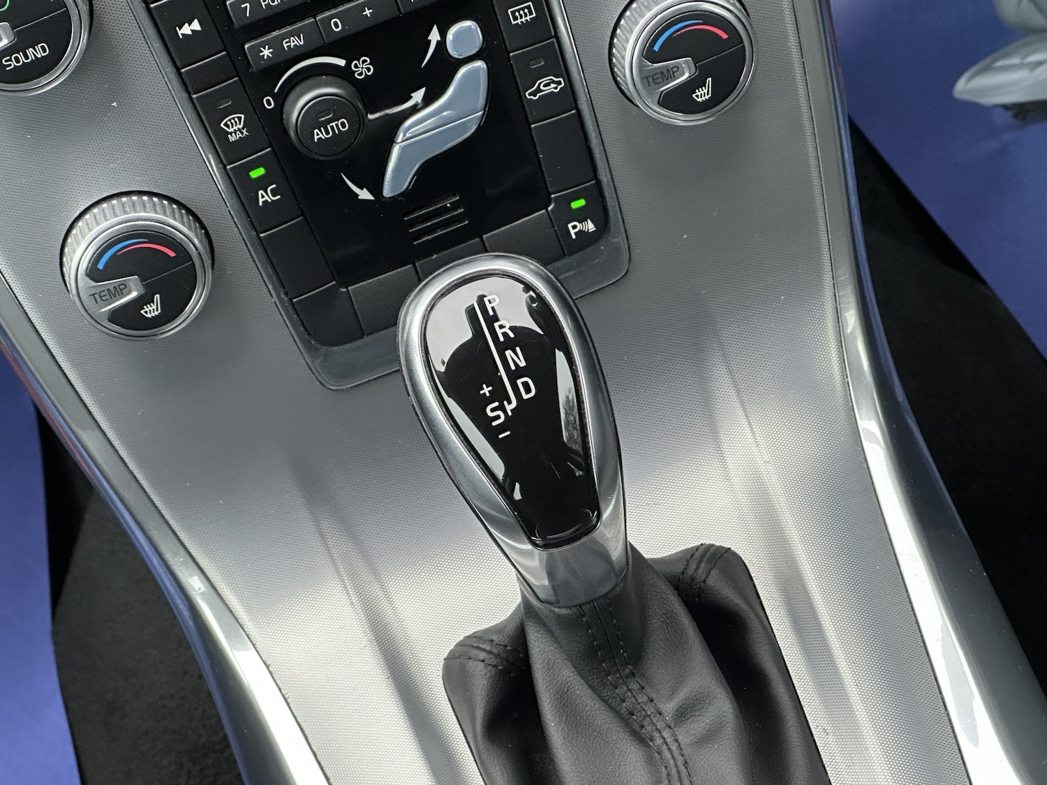 Used Volvo V70 2015 for sale - 77329286: Photo 37