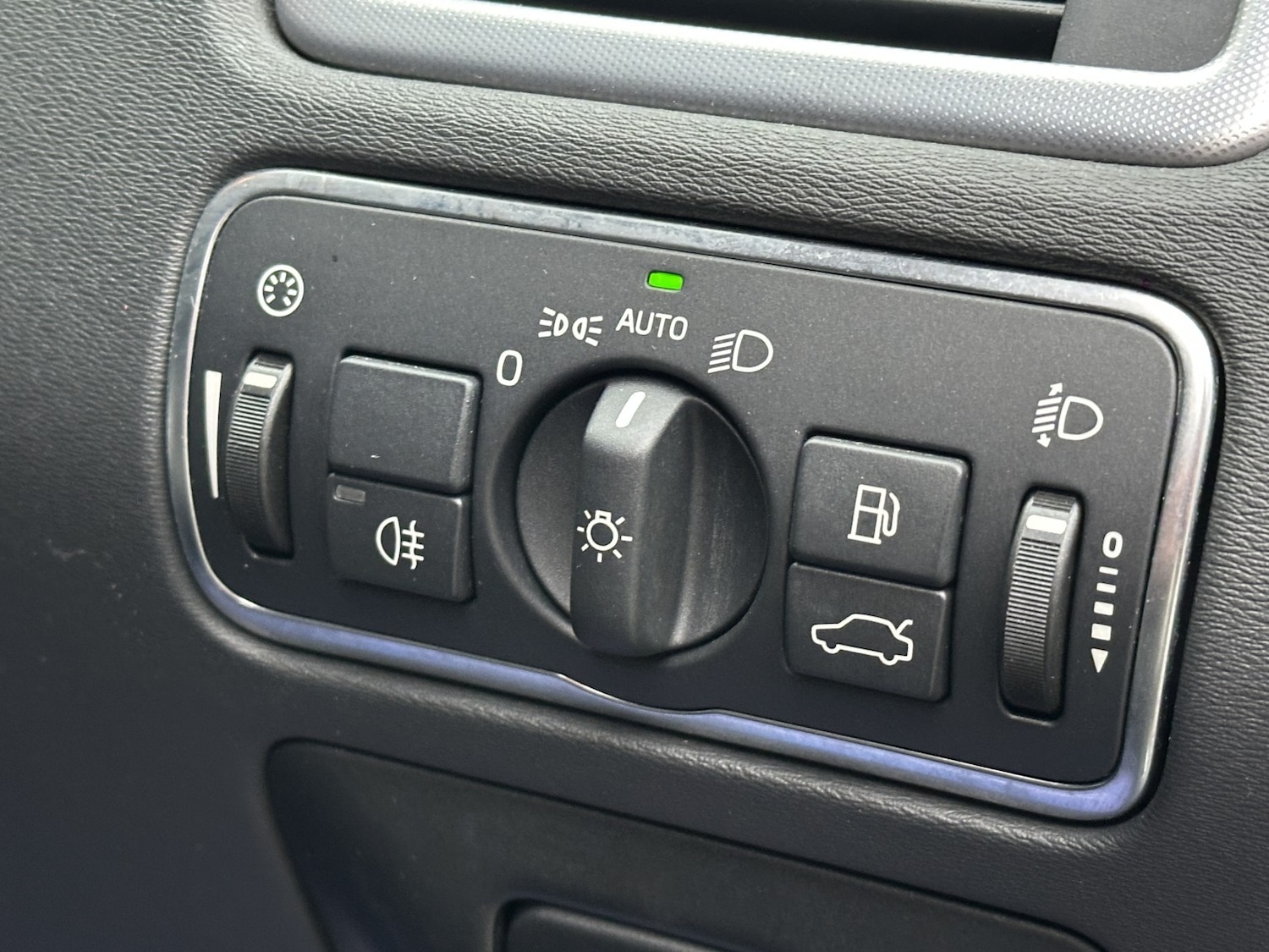 Used Volvo V70 2015 for sale - 77329286: Photo 47