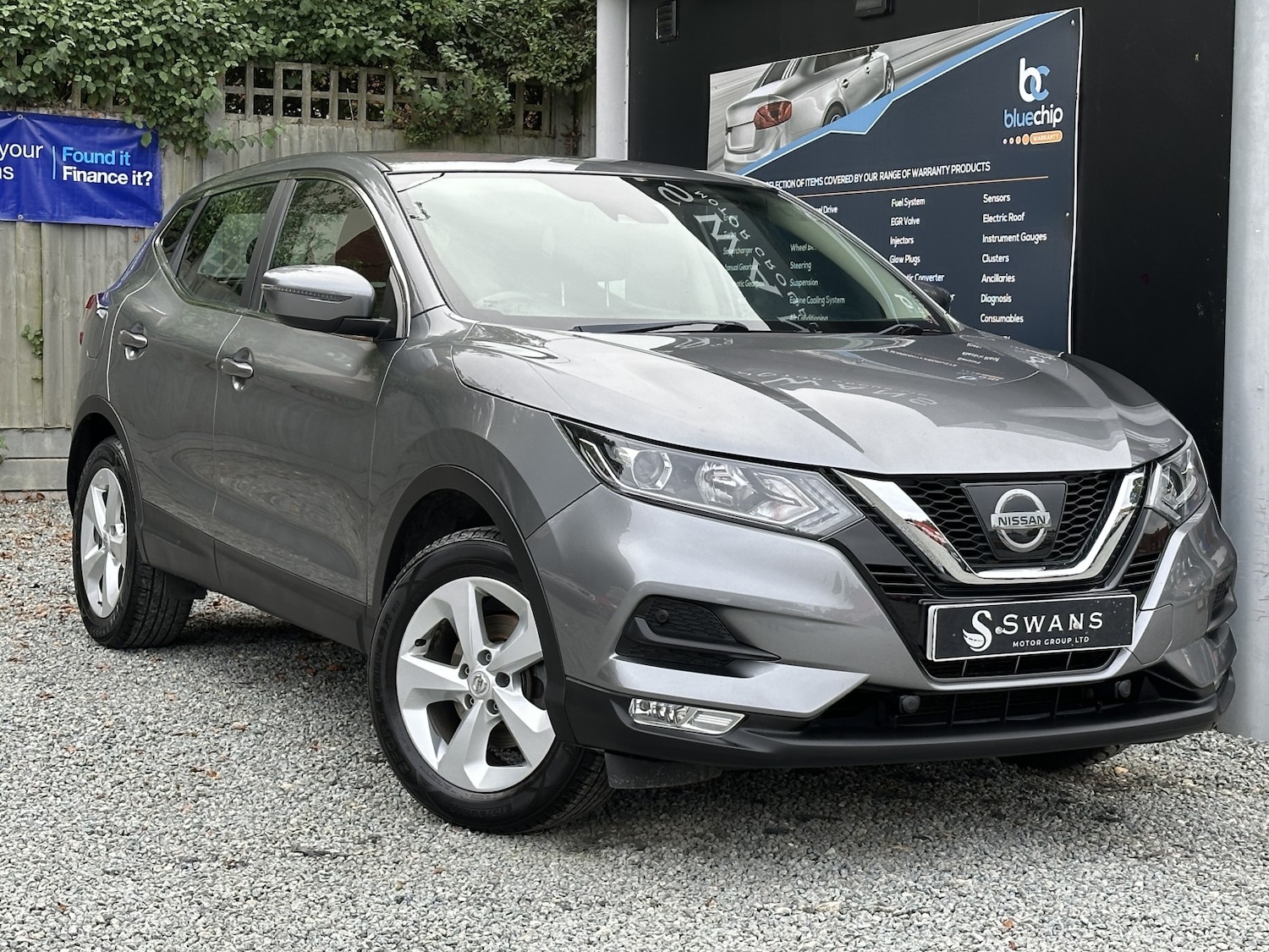 Used Nissan Qashqai 2017 for sale - 75731104: Photo 2