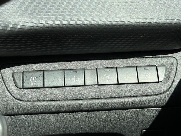 Used Peugeot 2008 2015 for sale - 75529867: Photo 24