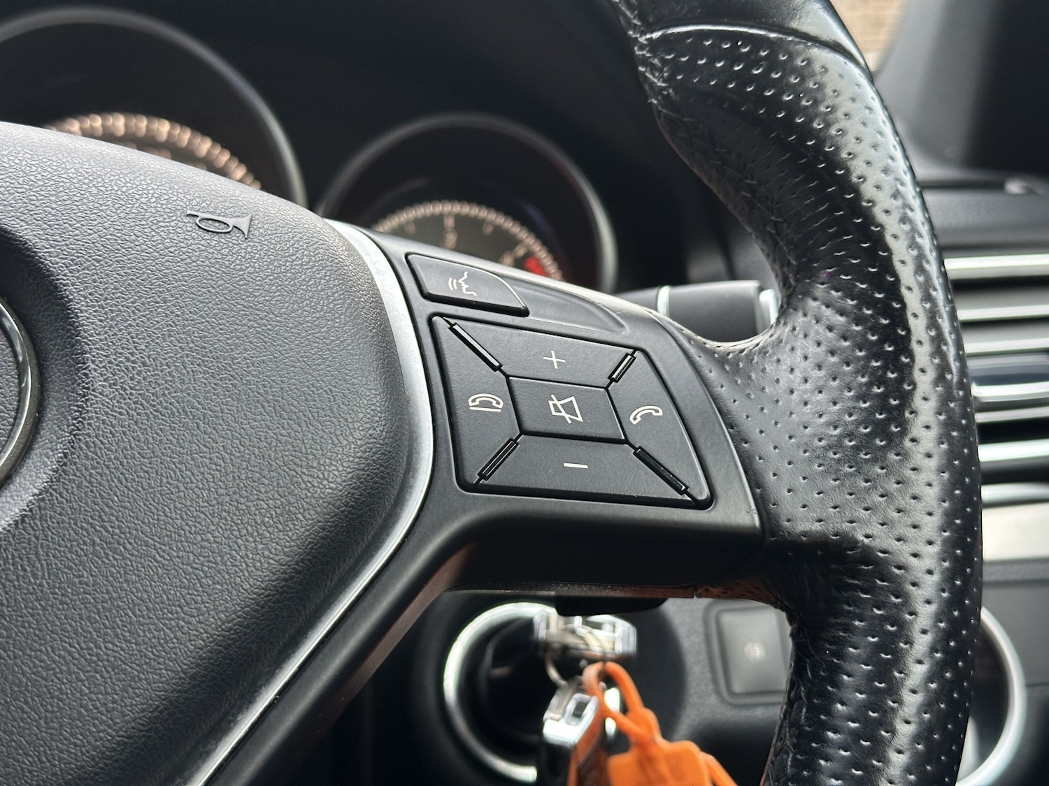 Used Mercedes-Benz E Class 2013 for sale - 76237208: Photo 26