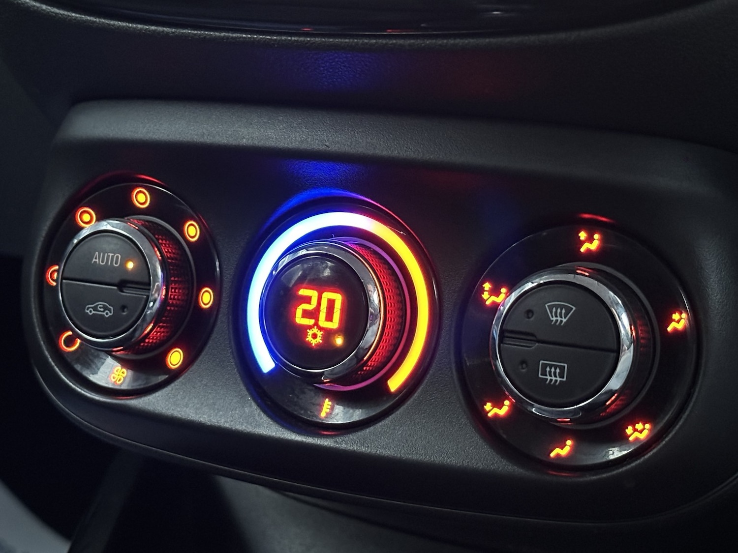 Used Vauxhall ADAM 2015 for sale - 77162195: Photo 27