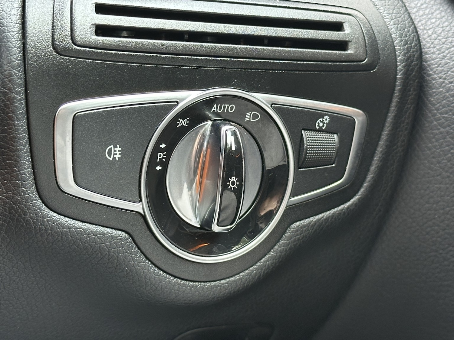 Used Mercedes-Benz C Class 2016 for sale - 75718371: Photo 40