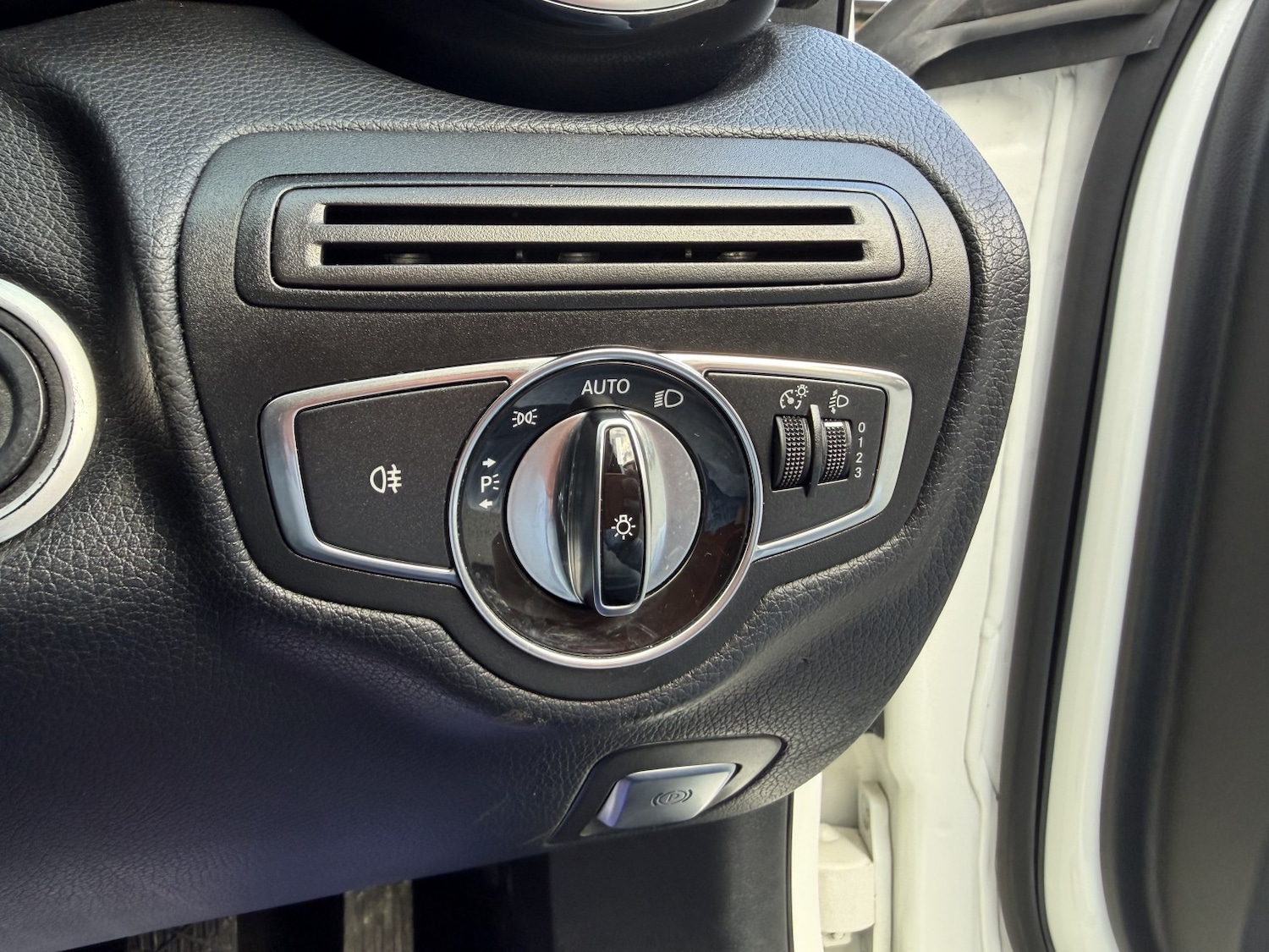 Used Mercedes-Benz C Class 2015 for sale - 76945558: Photo 31