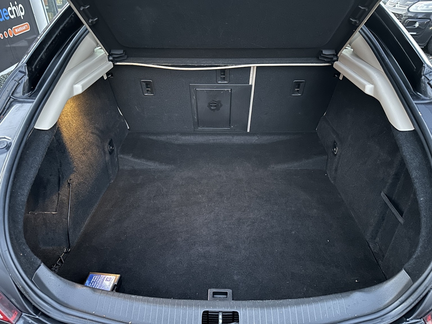 Used Vauxhall Insignia 2010 for sale - 77162309: Photo 34