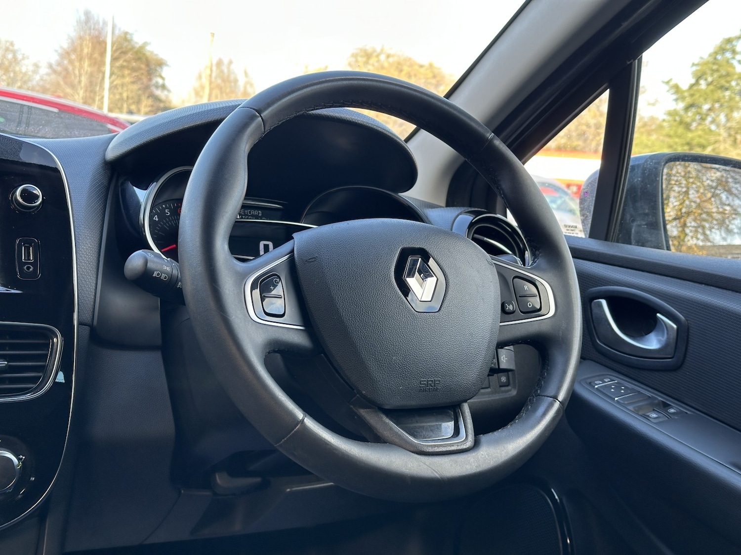 Used Renault Clio 2018 for sale - 76945584: Photo 16