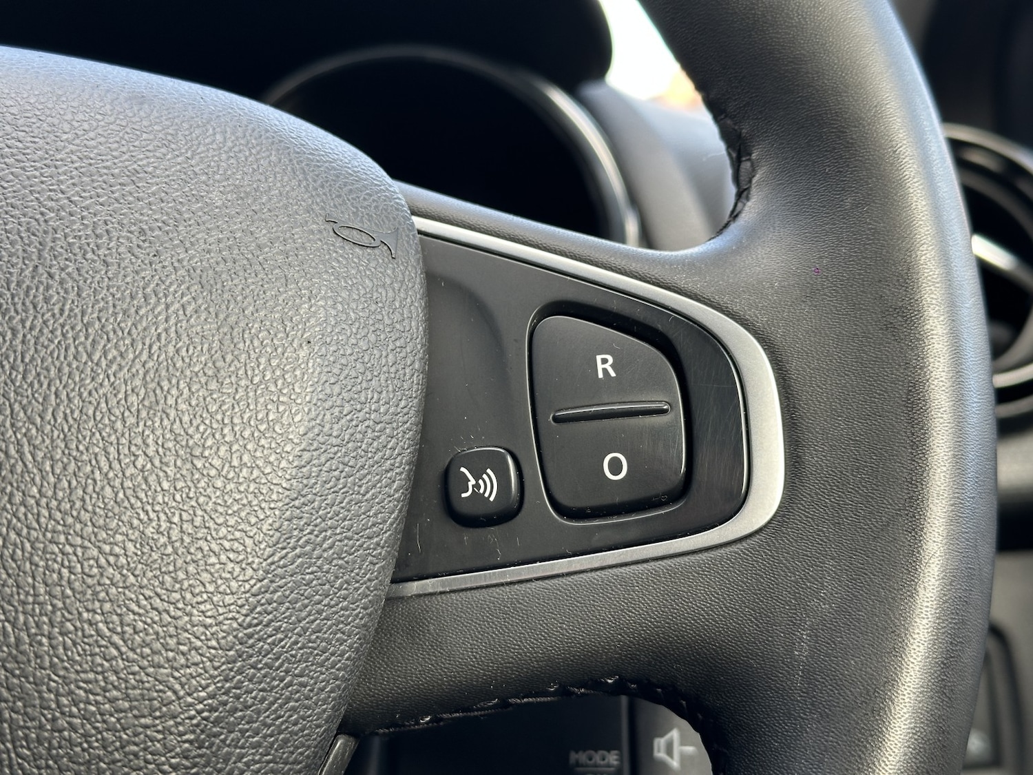 Used Renault Clio 2018 for sale - 76945584: Photo 24