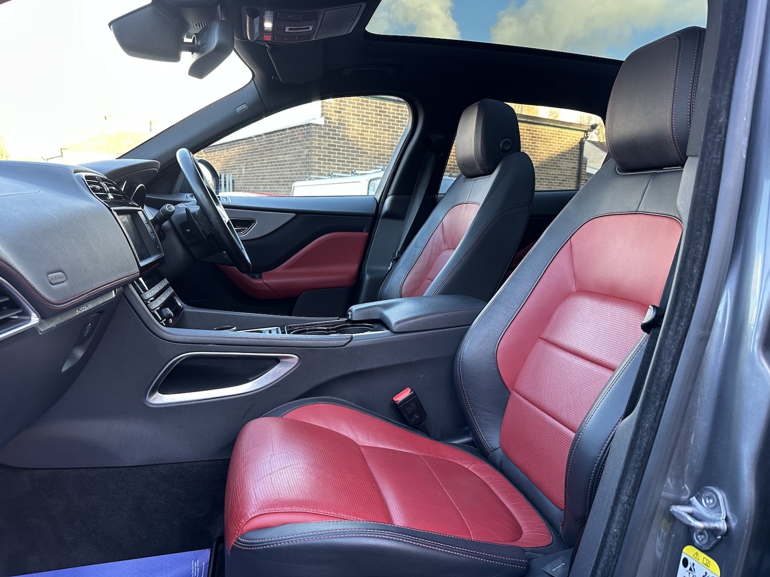 Used Jaguar F-Pace 2016 for sale - 76945551: Photo 22