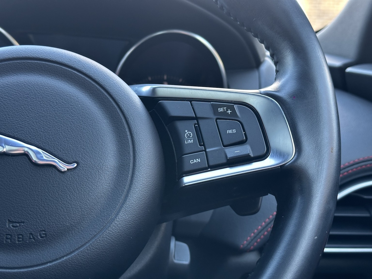 Used Jaguar F-Pace 2016 for sale - 76945551: Photo 34