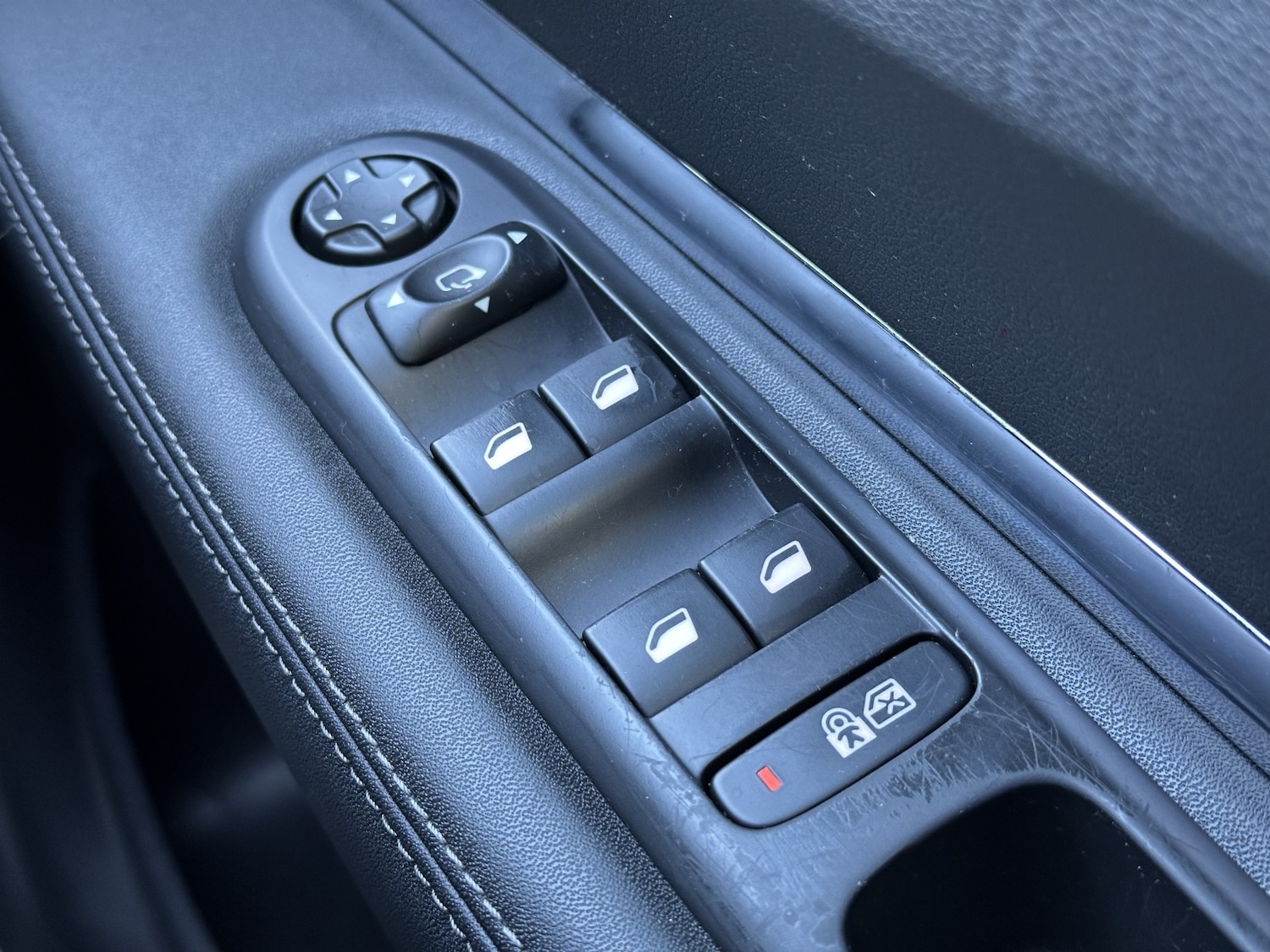 Used Peugeot 3008 2015 for sale - 77162160: Photo 31